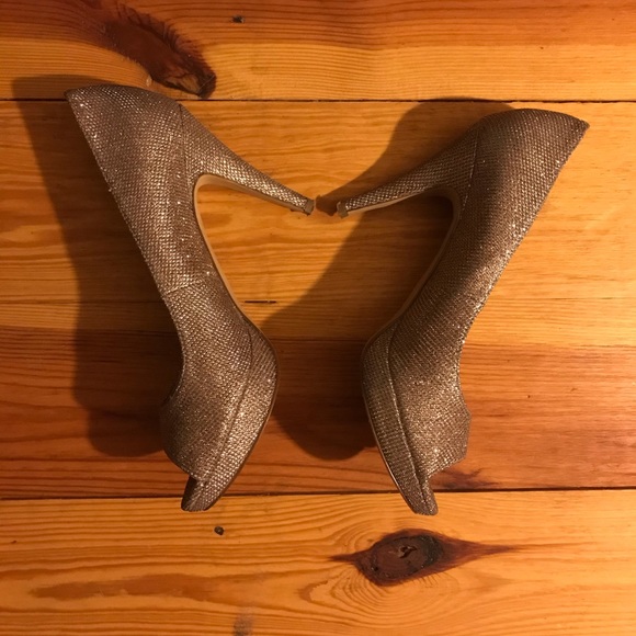 Enzo Angiolini Gold Metallic Peep Toe Heels, 7.5 - Picture 2 of 14